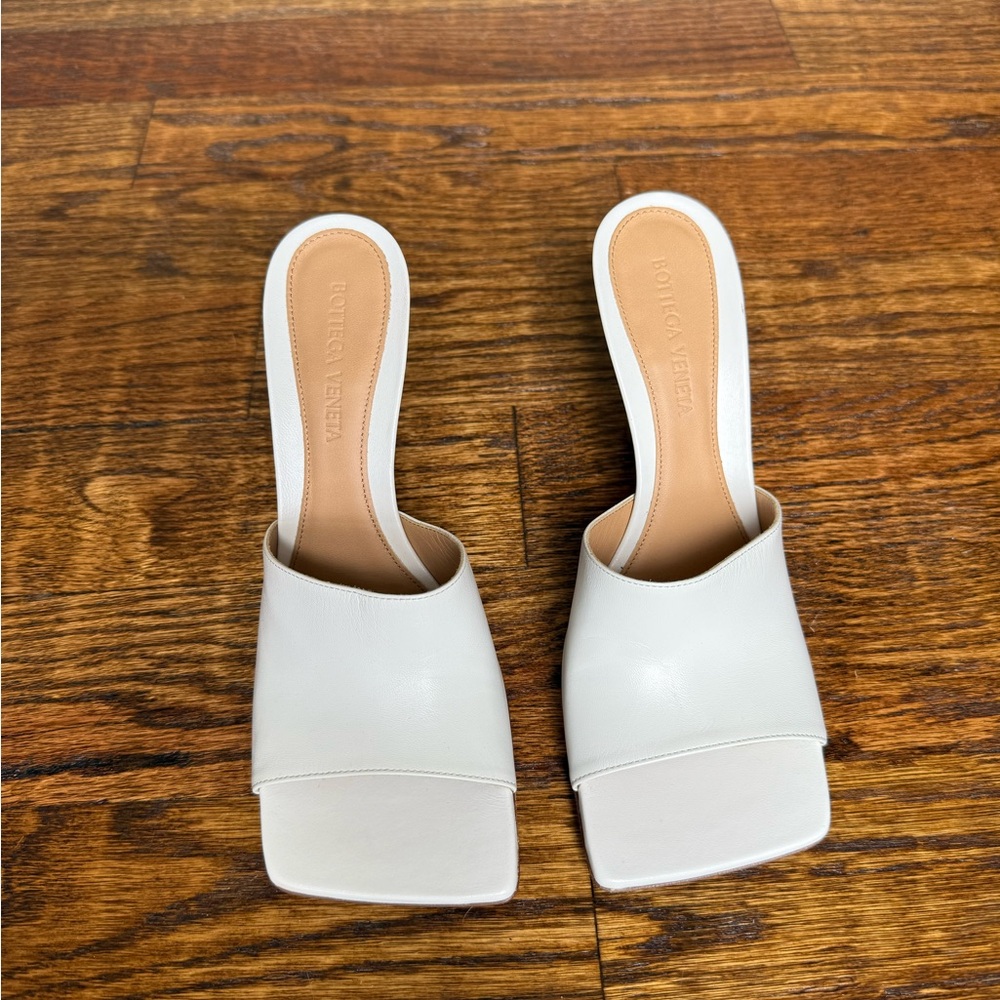 Bottega Veneta White Leather Square Toe Mules Like New
